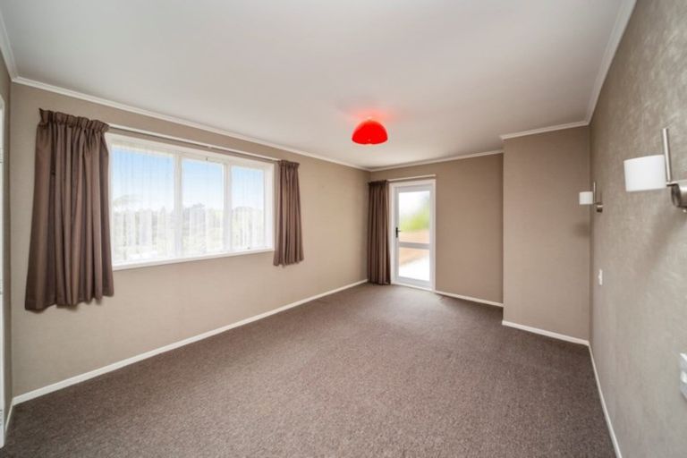 Photo of property in 12 Te Ngaere Place, Merrilands, New Plymouth, 4312