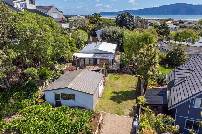 Photo of property in 38 Hicks Crescent, Waikanae Beach, Waikanae, 5036