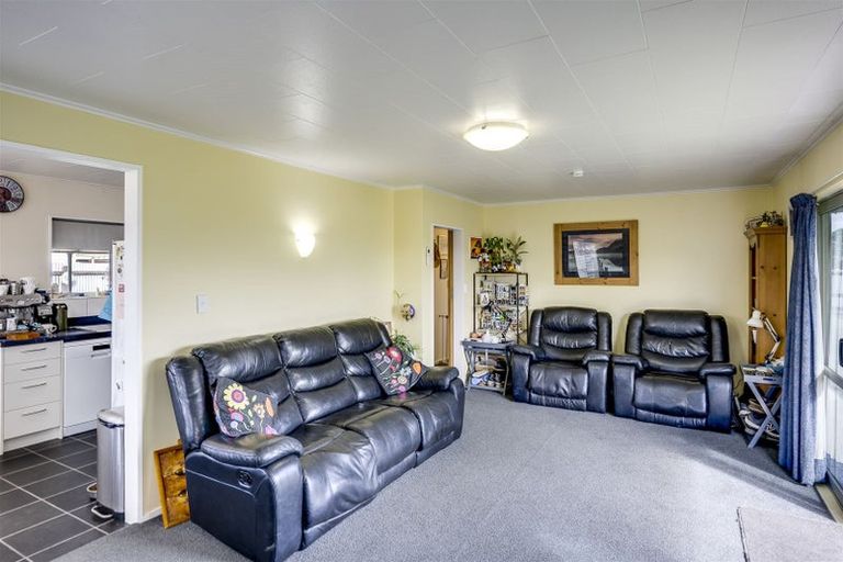 Photo of property in 25 Tait Drive, Greenmeadows, Napier, 4112
