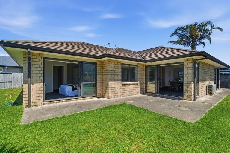 Photo of property in 5 Ella Place, Papamoa Beach, Papamoa, 3118