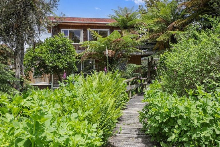 Photo of property in 61 Robinson Avenue, Holdens Bay, Rotorua, 3010