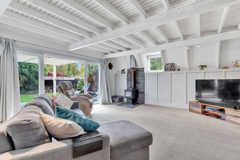 Photo of property in 12 Mckenzie Place, Waikuku Beach, 7402