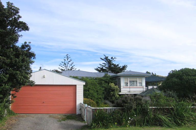 Photo of property in 18 Brown Terrace, Foxton Beach, Foxton, 4815