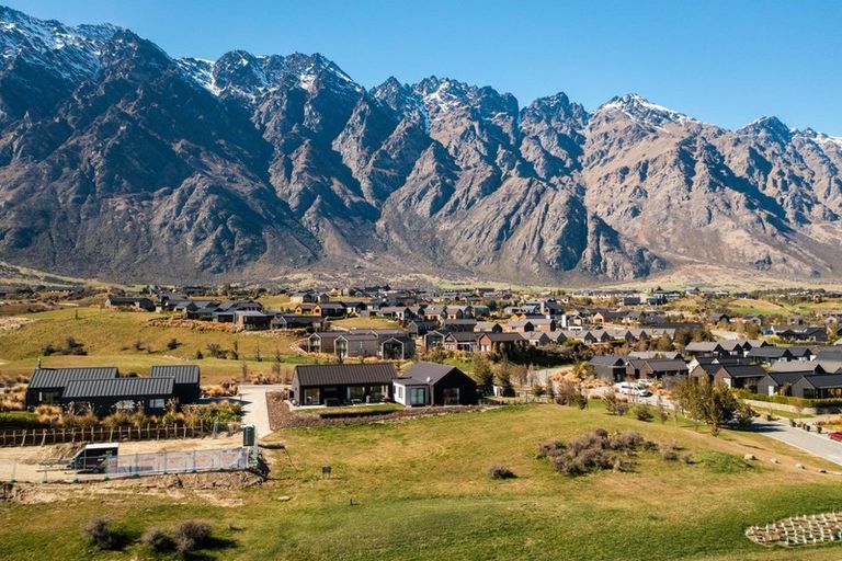 Photo of property in 3 Cunninghams Drive, Jacks Point, Queenstown, 9371