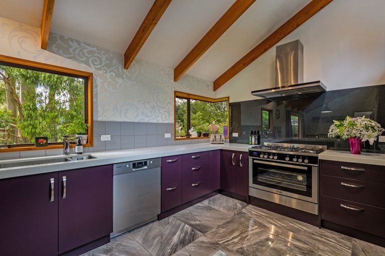 Photo of property in 28 Springdale Grove, Fitzherbert, Palmerston North, 4410