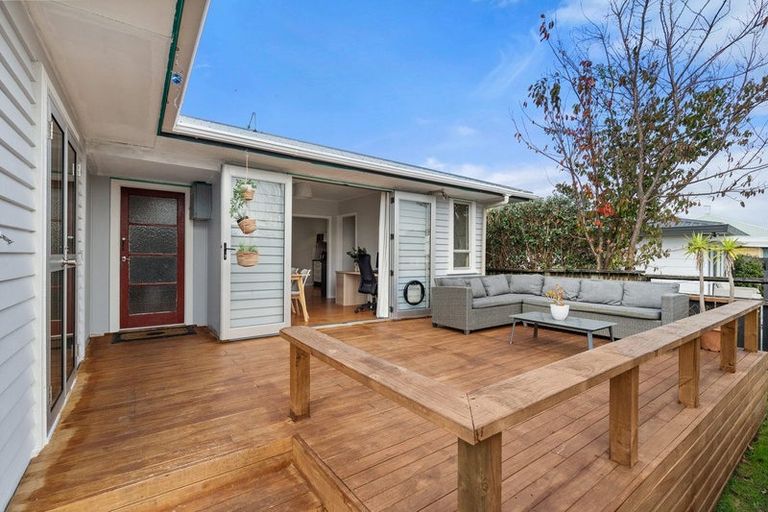 Photo of property in 15a Queen Road, Bellevue, Tauranga, 3110