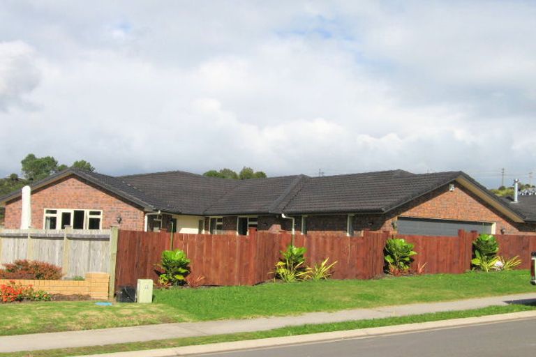 Photo of property in 42 Roberta Crescent, Orewa, 0931