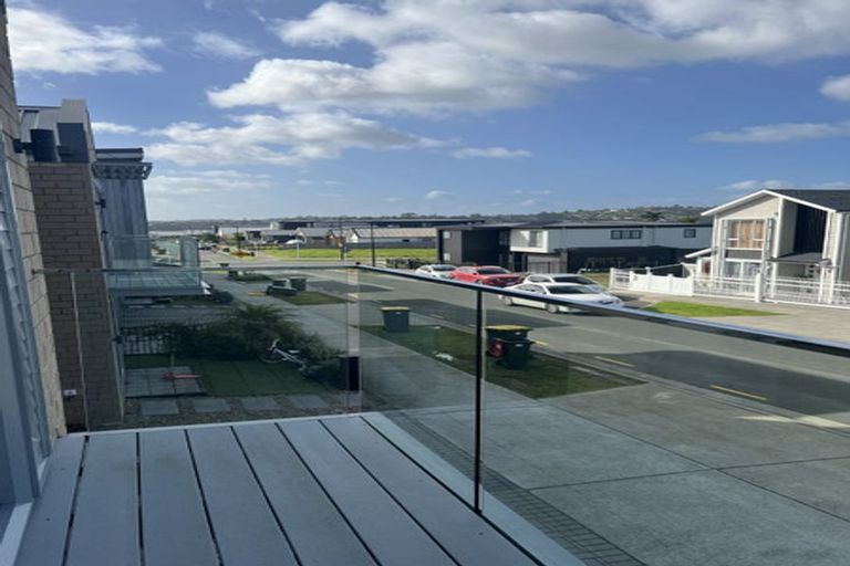 Photo of property in 1 Gunn Way, Hobsonville, Auckland, 0616