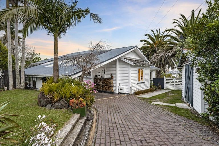 Photo of property in 34 Seaview Avenue, Northcote, Auckland, 0627