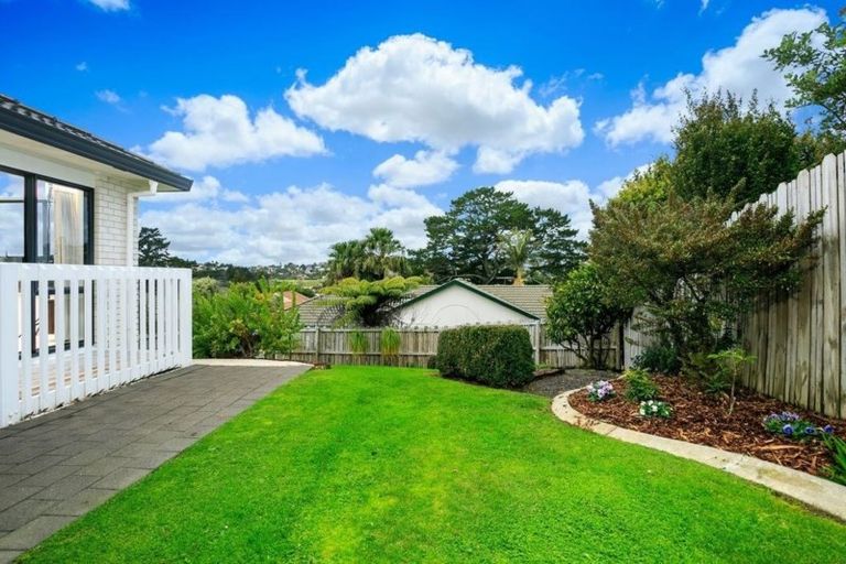 Photo of property in 14 Bluebird Crescent, Unsworth Heights, Auckland, 0632