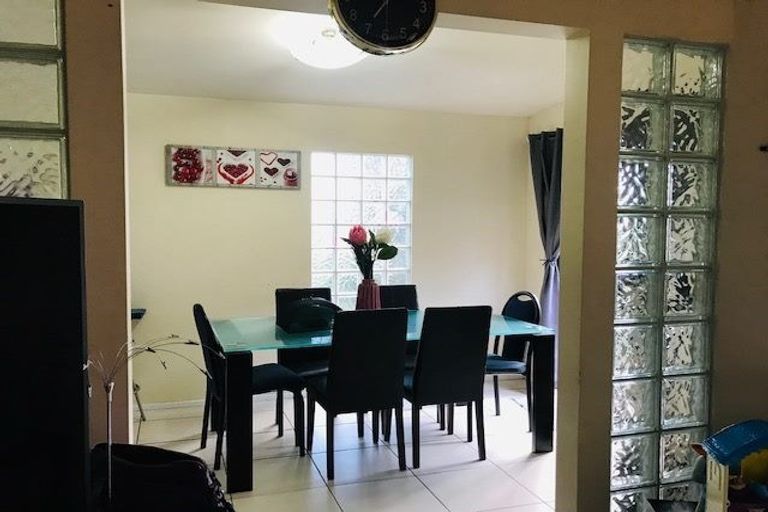 Photo of property in 2/2 Deverell Place, Northcross, Auckland, 0632