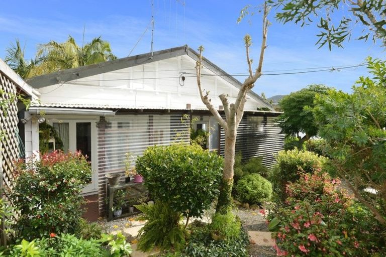 Photo of property in 2 Charles Street, Te Kamo, Whangarei, 0112