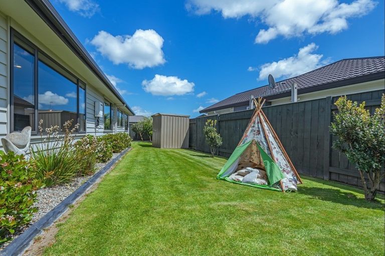 Photo of property in 4 Angelina Way, Kelvin Grove, Palmerston North, 4414