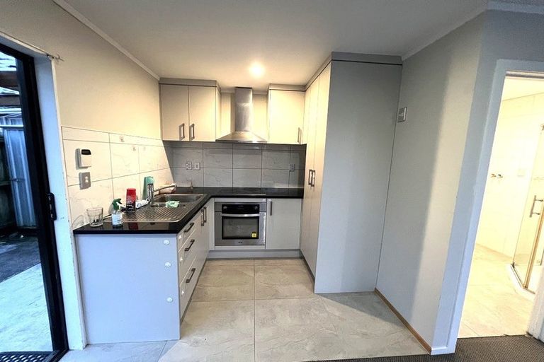 Photo of property in 2 Cranberry Place, Bucklands Beach, Auckland, 2012