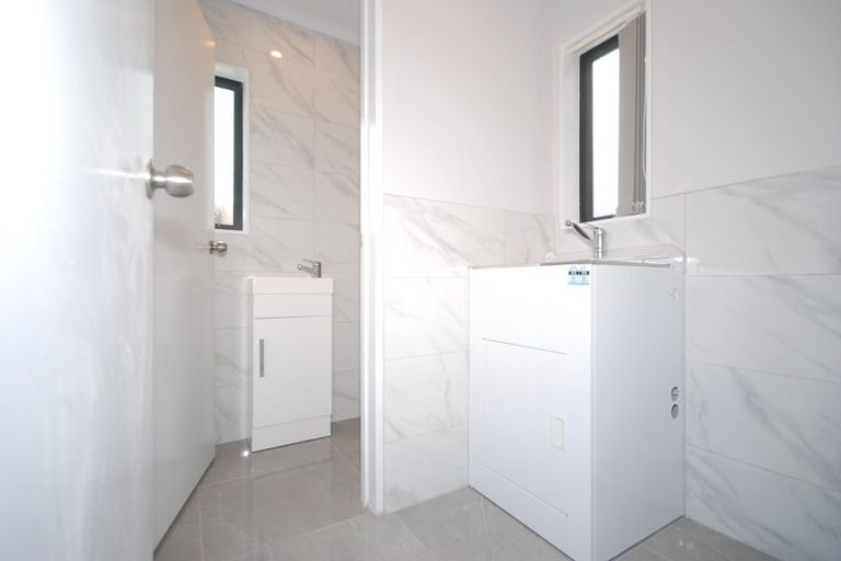 Photo of property in 8 Whekau Drive, Takanini, 2112