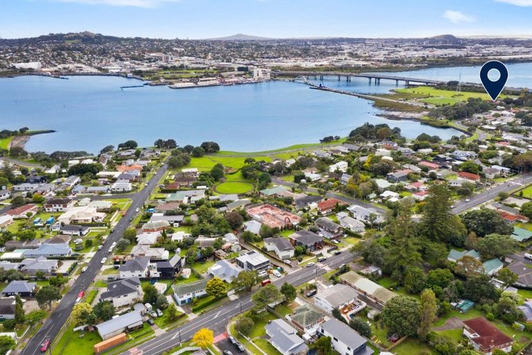 Photo of property in 9b Waterfront Road, Mangere Bridge, Auckland, 2022