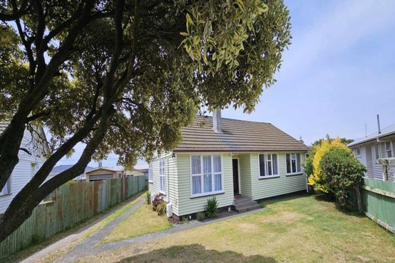 Photo of property in 42 Ruapehu Street, Castlecliff, Whanganui, 4501