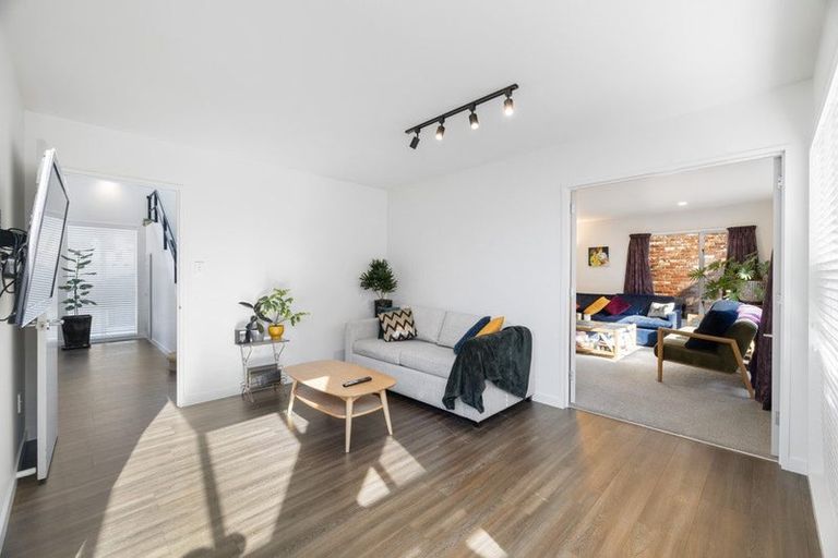 Photo of property in 2/195 Memorial Avenue, Burnside, Christchurch, 8053