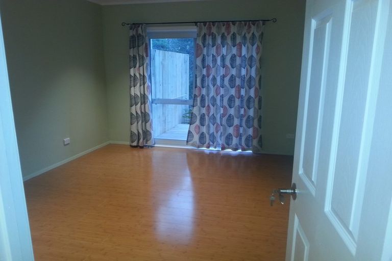 Photo of property in 5 Saddleback Rise, Murrays Bay, Auckland, 0630