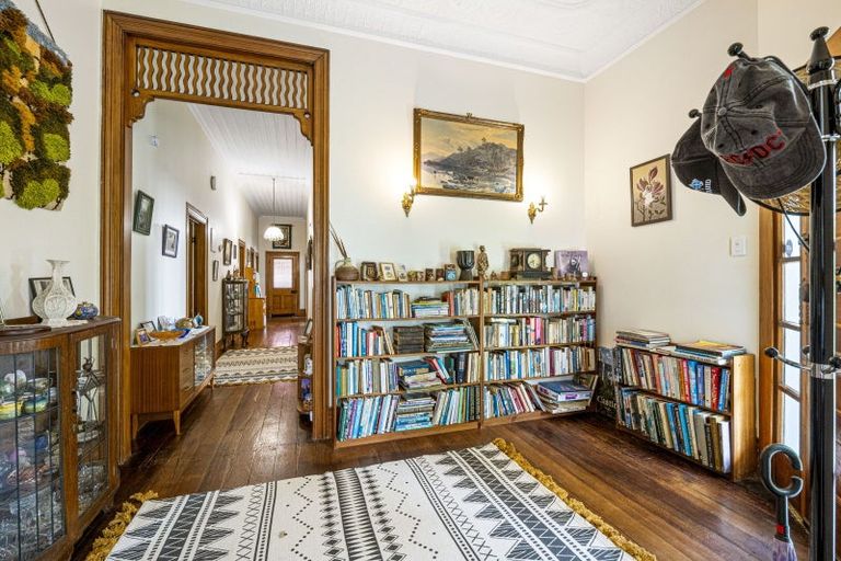 Photo of property in 18 Mills Street, Eltham, 4322