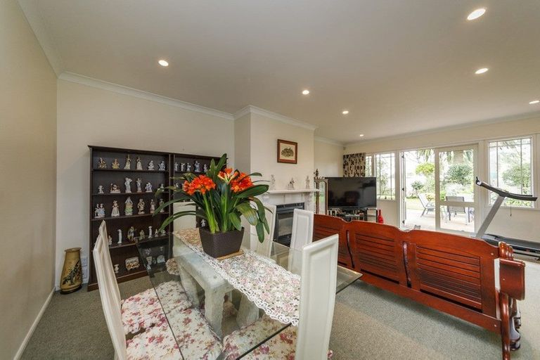 Photo of property in 4 The Oaks, Awapuni, Palmerston North, 4412