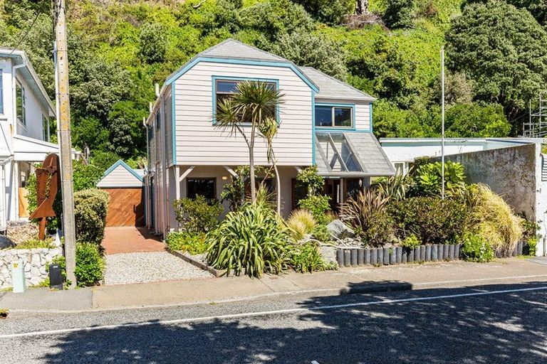 Photo of property in 146 Breaker Bay Road, Breaker Bay, Wellington, 6022