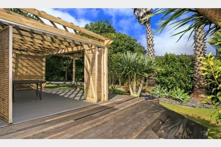 Photo of property in 24 Chedworth Drive, Glenfield, Auckland, 0629