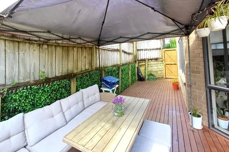 Photo of property in 10/37 Fields Parade, Oteha, Auckland, 0632