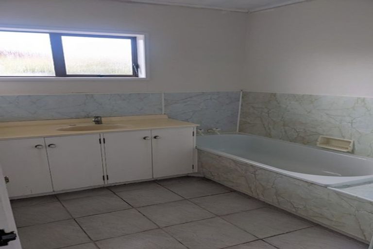 Photo of property in 2 Ti Nana Crescent, Henderson, Auckland, 0610