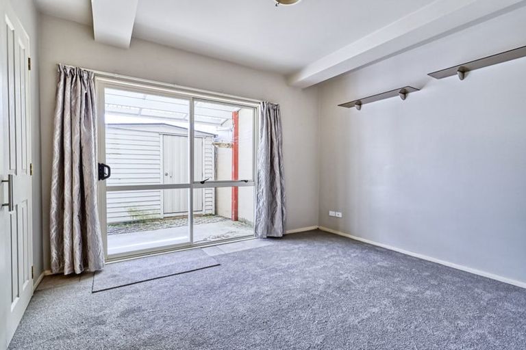 Photo of property in 46 Farquhar Road, Glendene, Auckland, 0602