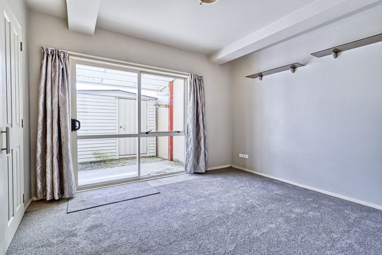 Photo of property in 46 Farquhar Road, Glendene, Auckland, 0602