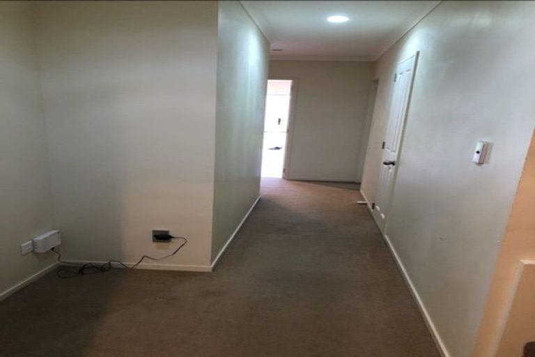 Photo of property in 28 Maypark Crescent, Flat Bush, Auckland, 2016