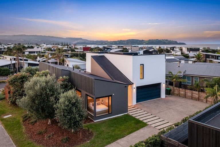 Photo of property in 2 Patiki Place, Omaha, 0986