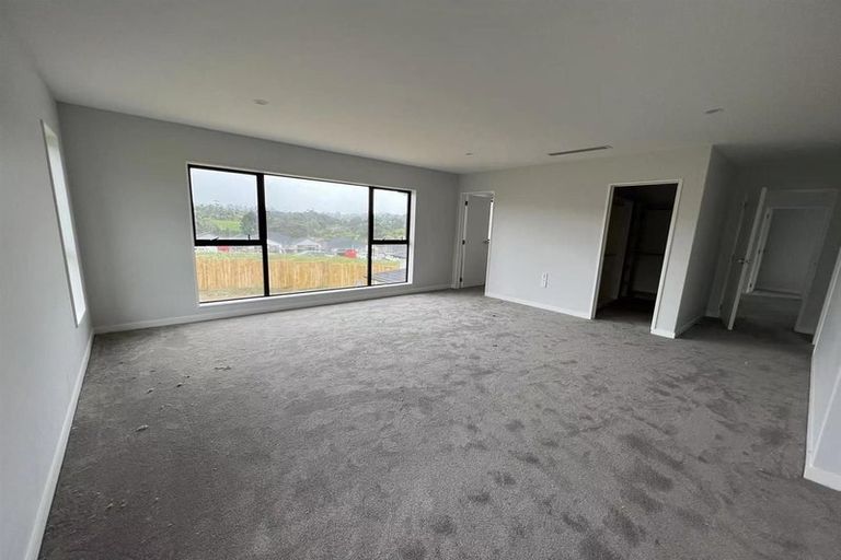 Photo of property in 16 Lumber Rise, Swanson, Auckland, 0614