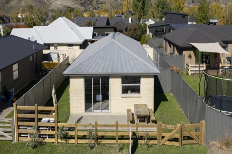 Photo of property in 7 Missy Crescent, Mount Pisa, Cromwell, 9383