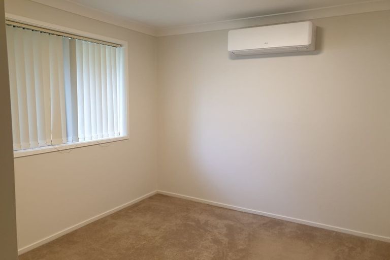 Photo of property in 3 Northcross Drive, Oteha, Auckland, 0632