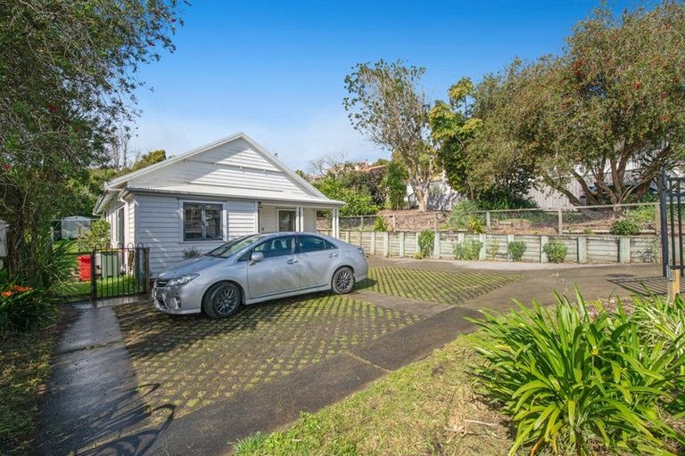 Photo of property in 20 Garfield Road, Helensville, 0800