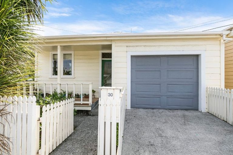 Photo of property in 30 Luxford Street, Berhampore, Wellington, 6023
