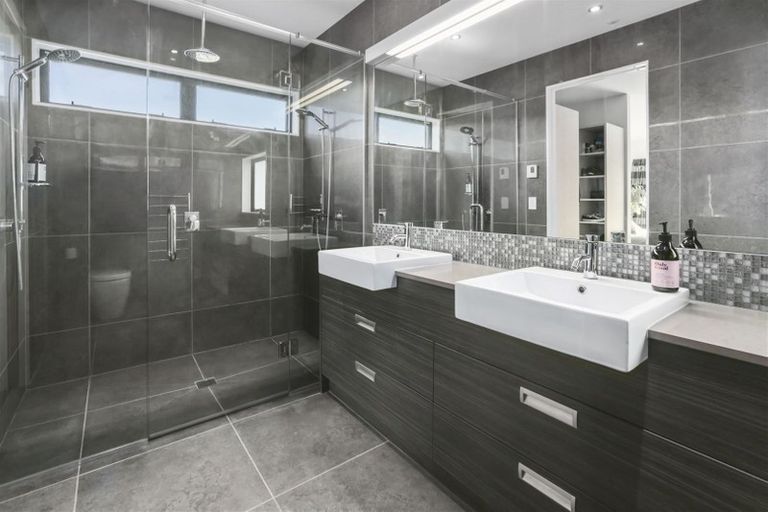 Photo of property in 11 Sumner Terrace, Aotea, Porirua, 5024