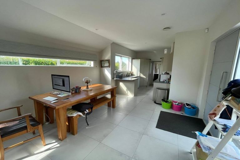 Photo of property in 16 Massey Avenue, Greenlane, Auckland, 1061