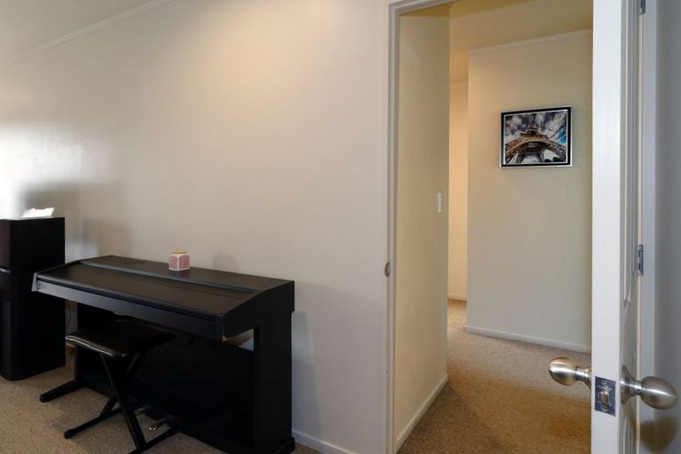 Photo of property in 17 Carlas Way, Ranui, Auckland, 0612