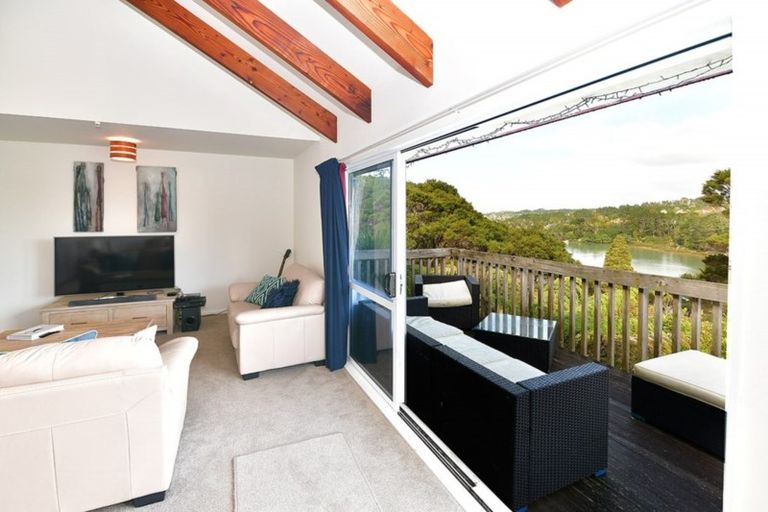 Photo of property in 20c Poplar Road, Stanmore Bay, Whangaparaoa, 0932