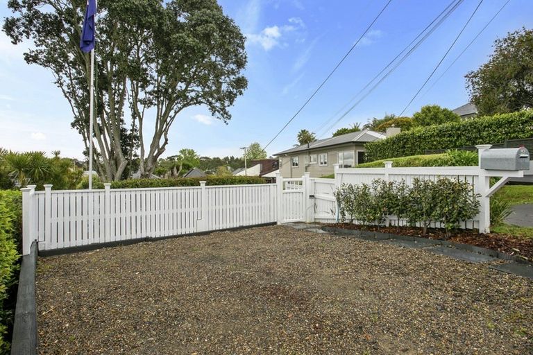 Photo of property in 45 Huka Road, Birkenhead, Auckland, 0626