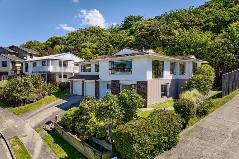 Photo of property in 16 Saint Aidans Way, Tawa, Wellington, 5028