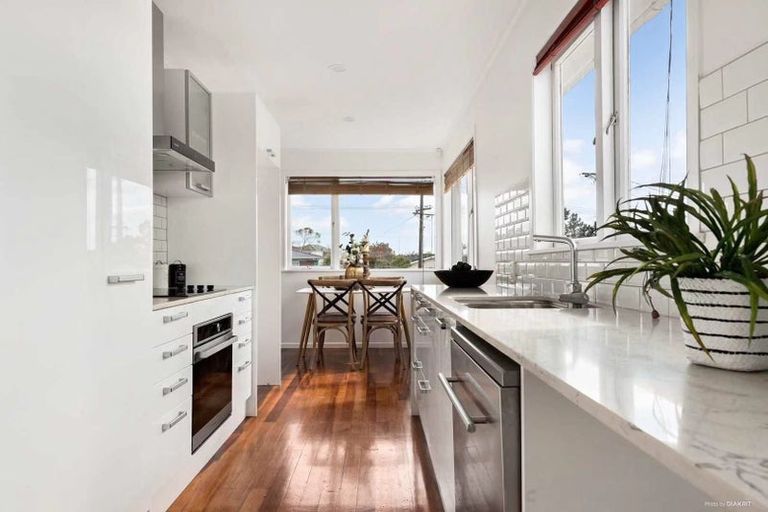 Photo of property in 1c Kuaka Place, New Lynn, Auckland, 0600