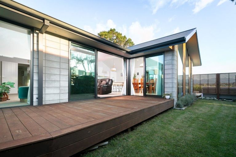 Photo of property in 17 Riverside Place, Katikati, 3129