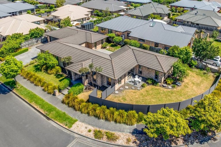 Photo of property in 17 Sovereign Gardens, Halswell, Christchurch, 8025