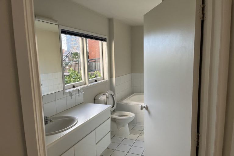 Photo of property in 6a Lauriston Avenue, Remuera, Auckland, 1050