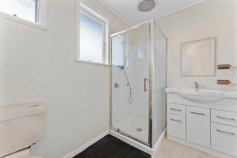 Photo of property in 536 Glenfield Road, Glenfield, Auckland, 0629