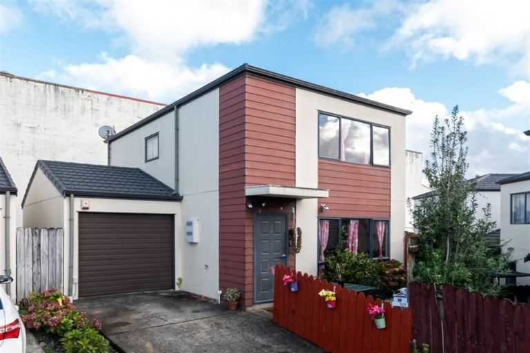 Photo of property in 17 Rakich Place, Henderson, Auckland, 0612